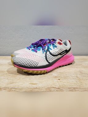 NIKE Women's Pegasus Trail 4 Go Running Shoes (8.5) Beige/Pink